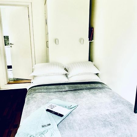 Studio 104- Free Parking Onsite -Private Entrance レイキャヴィーク エクステリア 写真