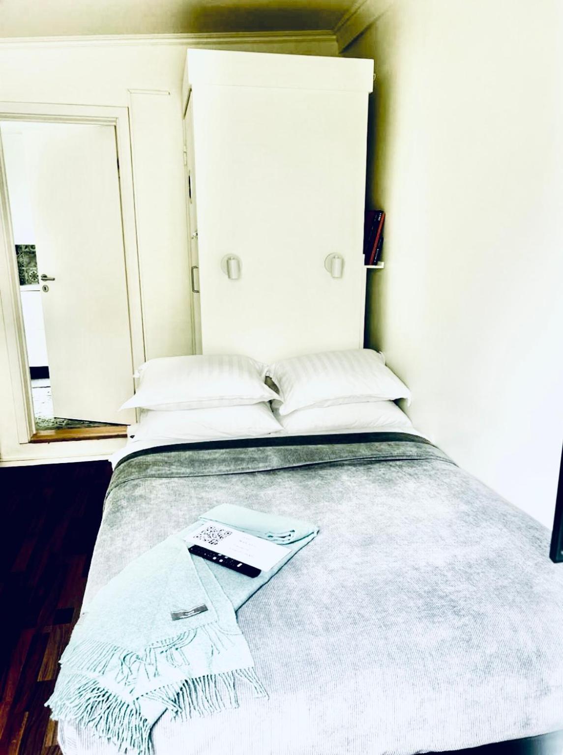 Studio 104- Free Parking Onsite -Private Entrance レイキャヴィーク エクステリア 写真